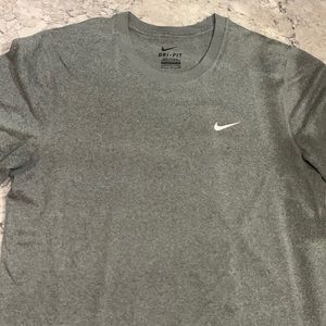 Nike dry fit men’s small gray shirt